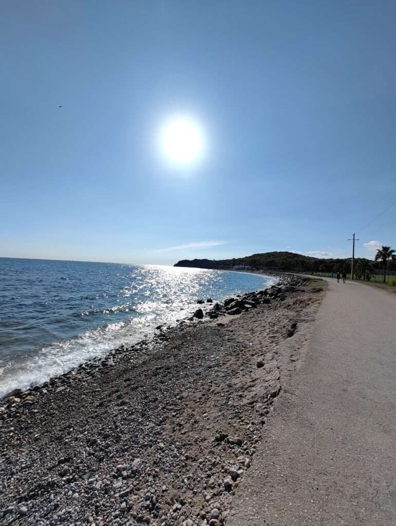 The footpath leading to the abandoned Atlàntida nightclub and Platja de les Coves